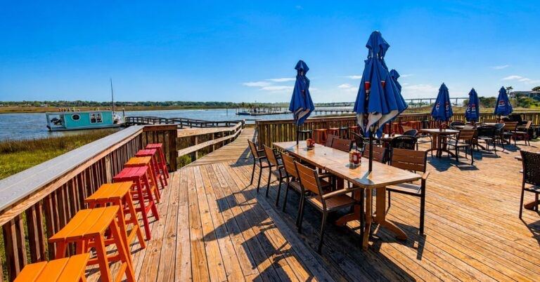 Rusty Hooks Dockside Grill